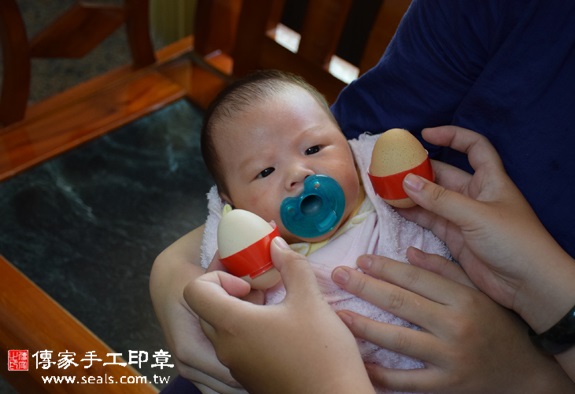 張寶寶(台中南屯區到府嬰兒寶寶滿月剃頭理髮、免費到府嬰兒剃胎毛儀式吉祥話)。到府剃頭剃胎毛主持、專業拍照、DVD光碟、證書。★購買「臍帶章、肚臍章、胎毛筆刷印章」贈送：剃頭、收涎、抓周，三選一。2015.11.03 照片3